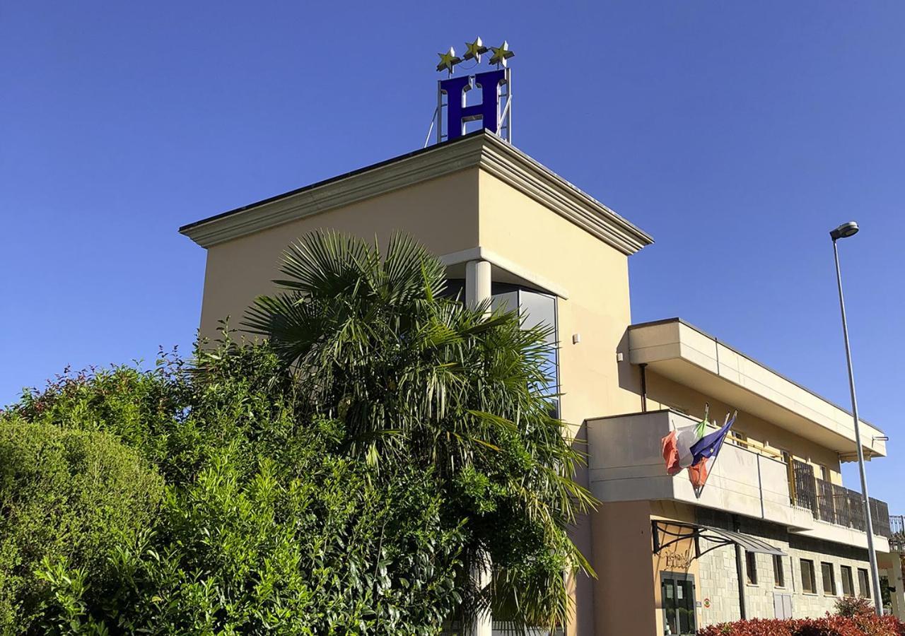Caprice Hotel Авиляна Екстериор снимка