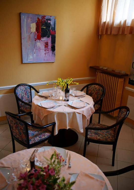 Caprice Hotel Авиляна Екстериор снимка